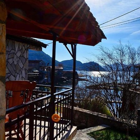 Lakeside Oasis Home Karuc Esterno foto