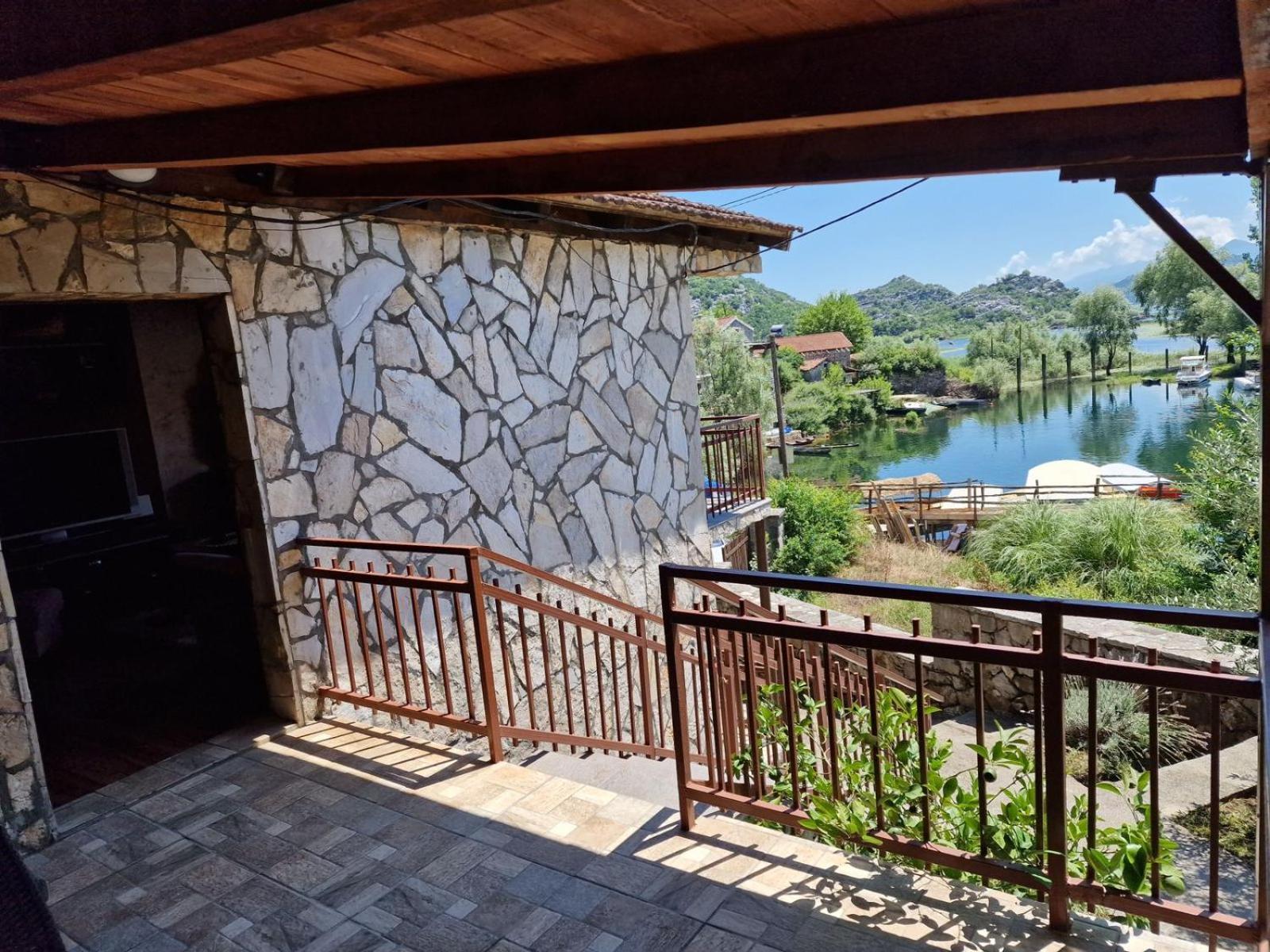 Lakeside Oasis Home Karuc Esterno foto